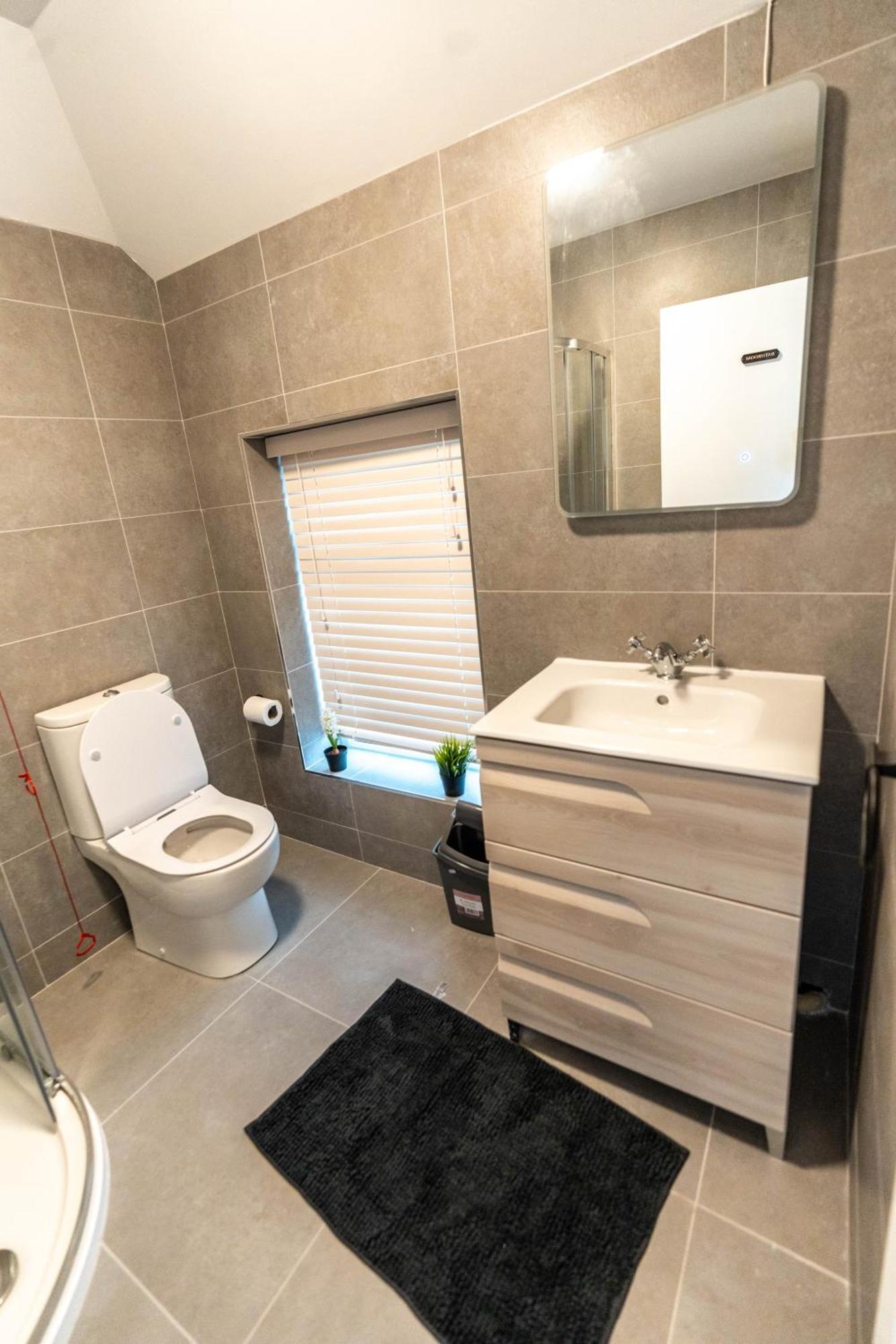 Family Room with Shared Bathroom,1622647918:JPEG